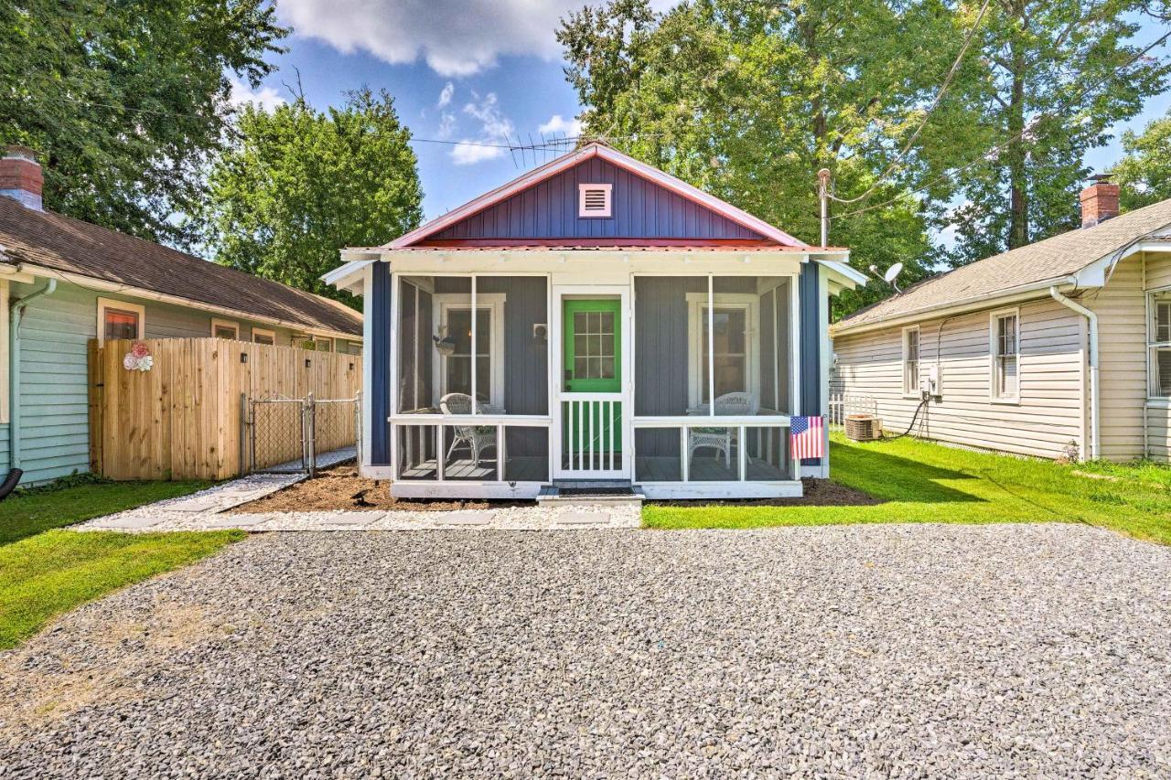 Chic Cottage With Private Yard Steps To Beach! コロニアル・ビーチ エクステリア 写真