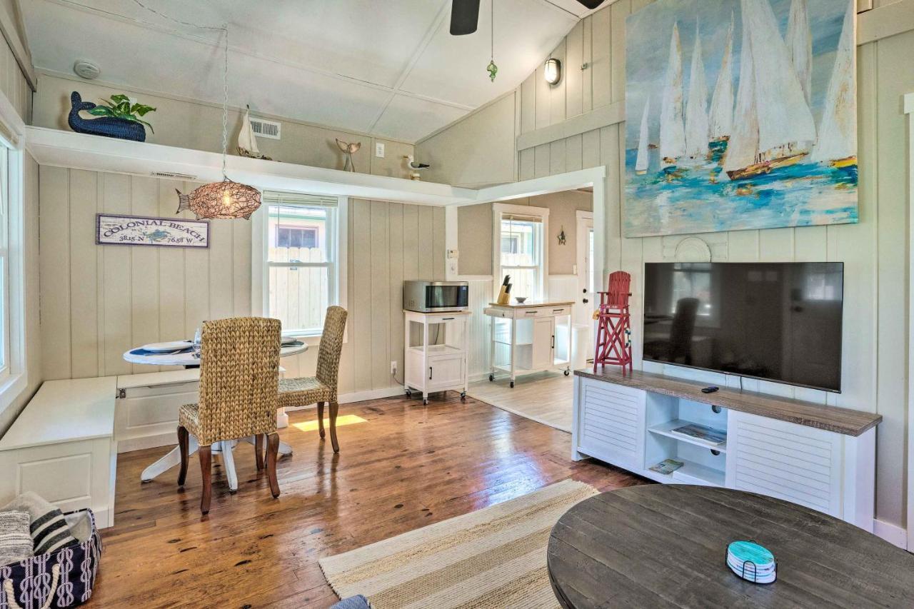 Chic Cottage With Private Yard Steps To Beach! コロニアル・ビーチ エクステリア 写真