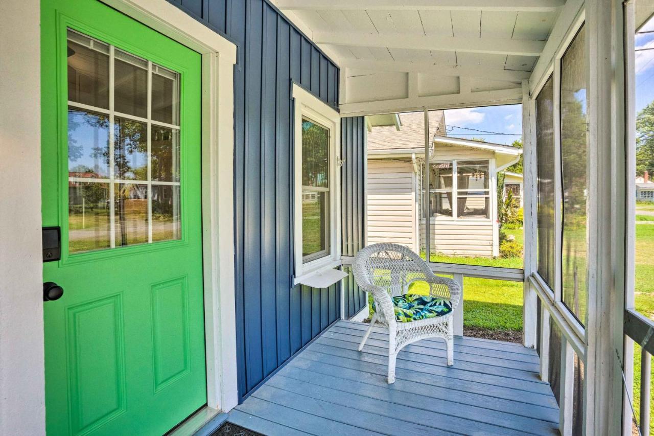 Chic Cottage With Private Yard Steps To Beach! コロニアル・ビーチ エクステリア 写真
